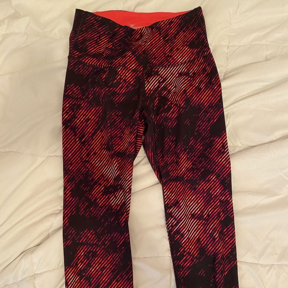 patterned crop leggings